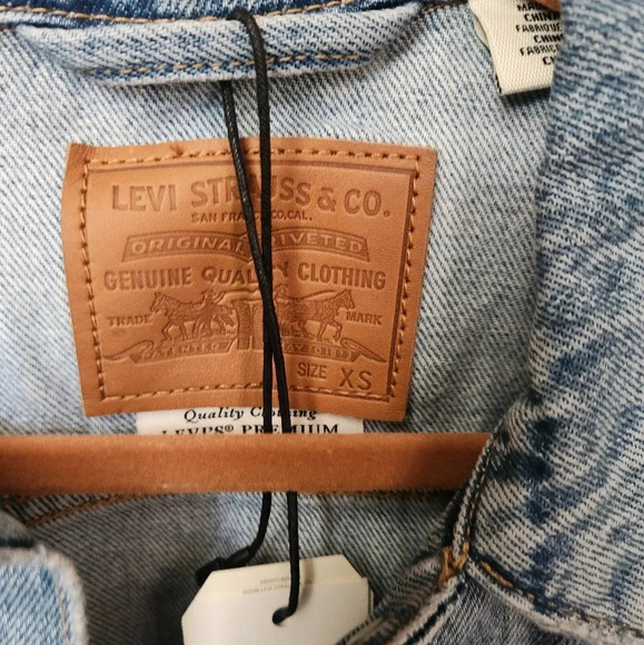 NWT LEVIS Rhinestone Denim Jacket - Picture 5 of 6